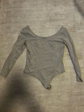 Abercrombie & Fitch Light Gray Long Sleeve Scoop Neck Bodysuit